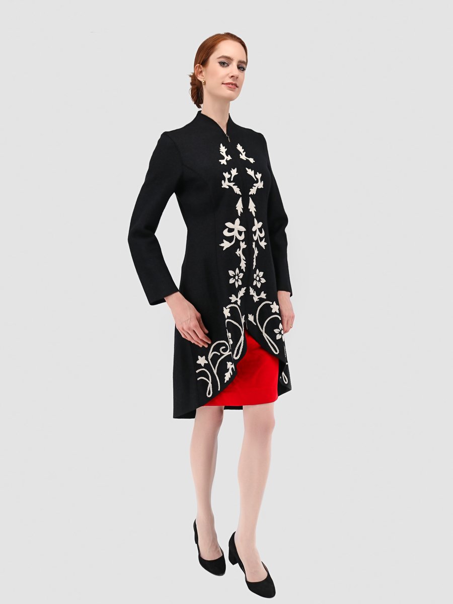 Design Wool Coat in Black with White Floral Appliqué Details - Qinti - The Peruvian Shop